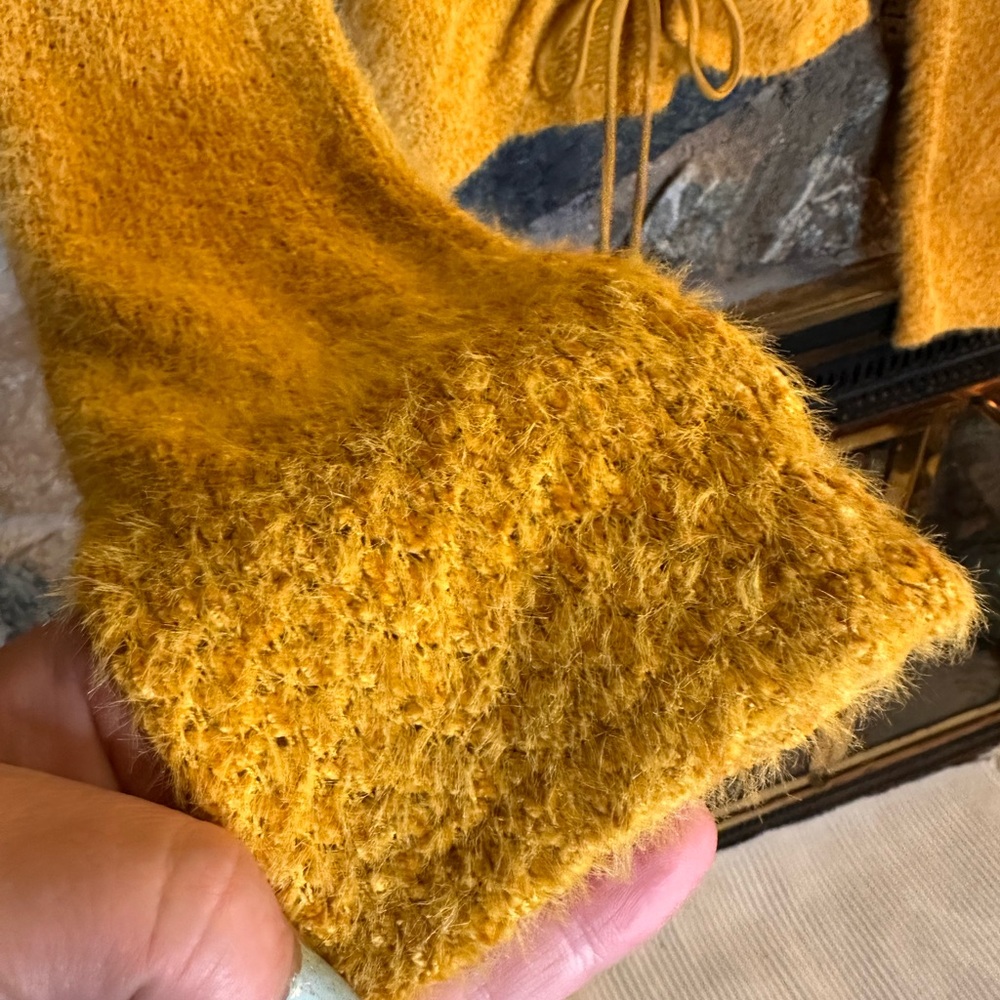 Women’s small yellow sweater by Altar’d. 💛 - Picture 8 of 12
